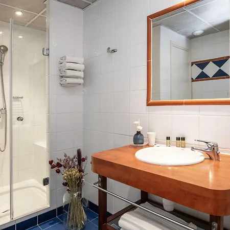 Hotel Menton Le Vendome מלון מנטון