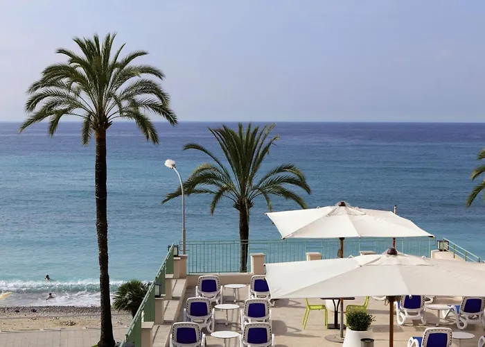 Hotel Menton Le Vendome فندق