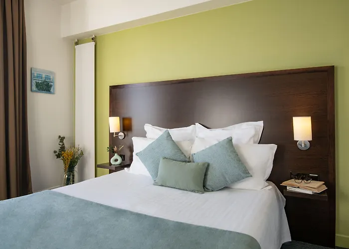 Hotel Menton Le Vendome فندق 3*