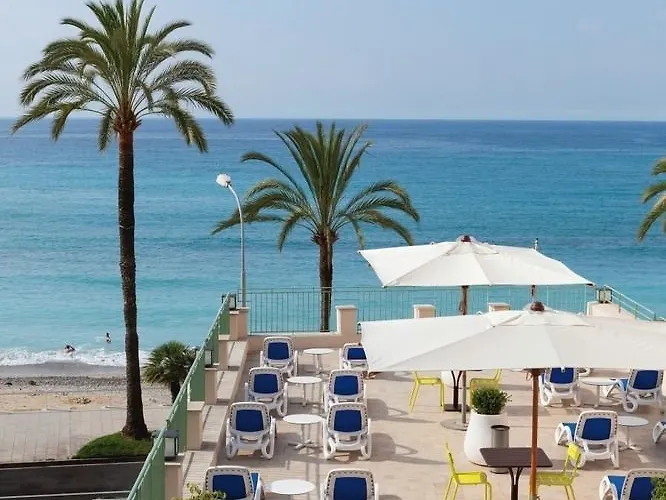 Hotel Menton Le Vendome فندق