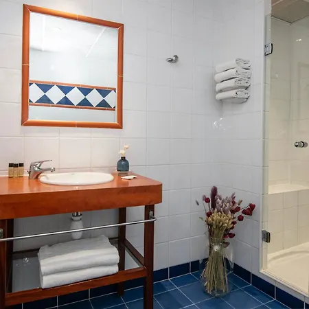 Hôtel Vendôme Menton Hotel 3*