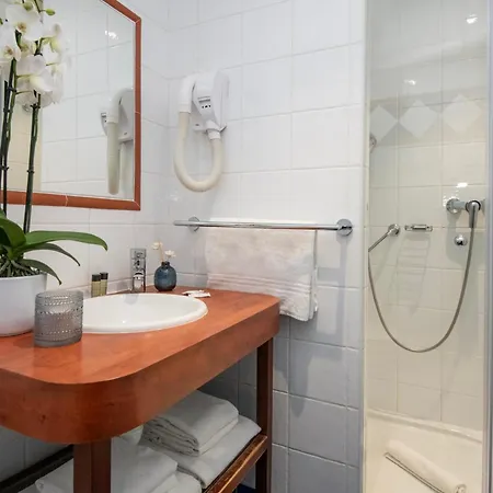Hôtel Vendôme Menton Hotel 3*