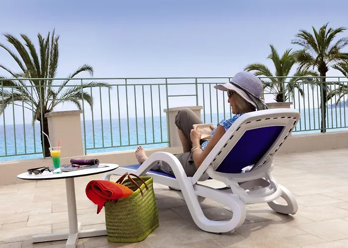 Hotel Menton Le Vendome ホテル