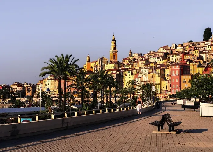 Hotel Menton Le Vendome ホテル 3*