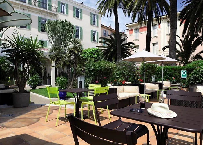 ホテル Hotel Menton Le Vendome
