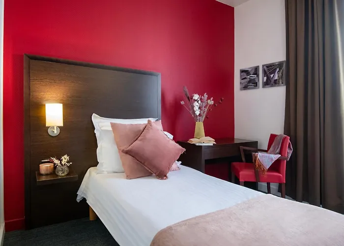 מלון Hotel Menton Le Vendome 3*