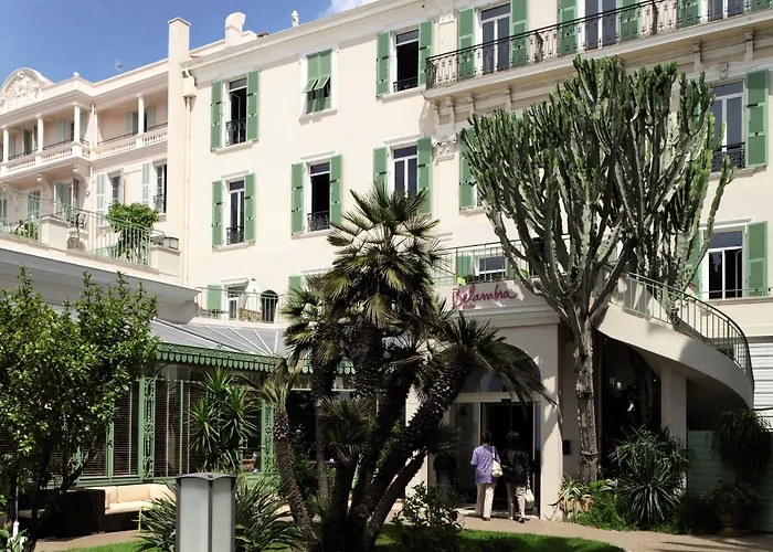 Hotel Menton Le Vendome מלון 3*