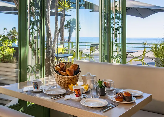 מלון Hotel Menton Le Vendome 3*